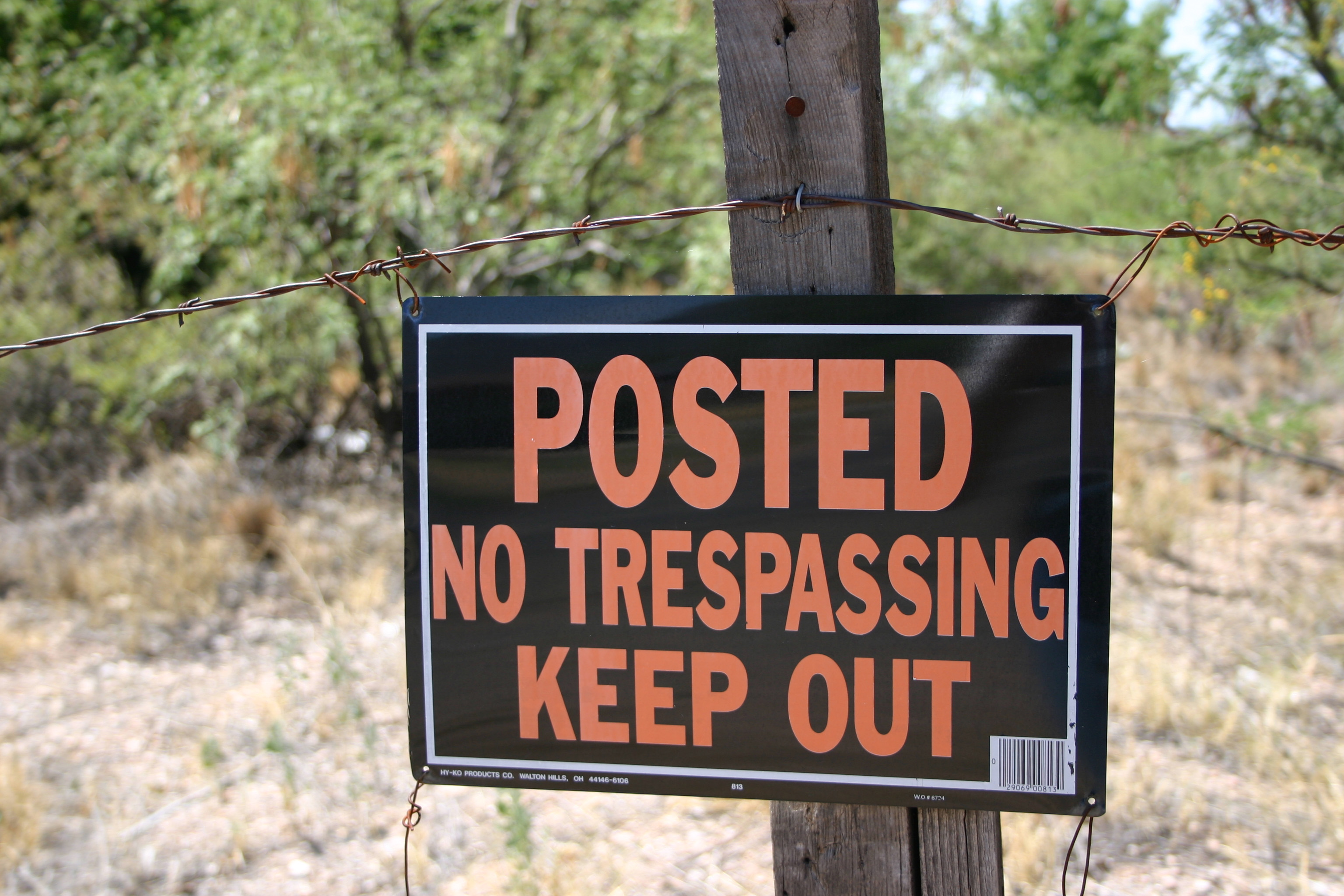 Hy-Ko Aluminum Sign, No Trespassing Hunting or Fishing - Power